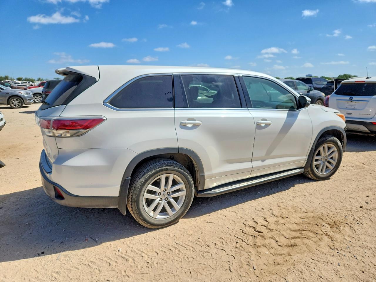 2015 TOYOTA HIGHLANDER LE — снимка 3