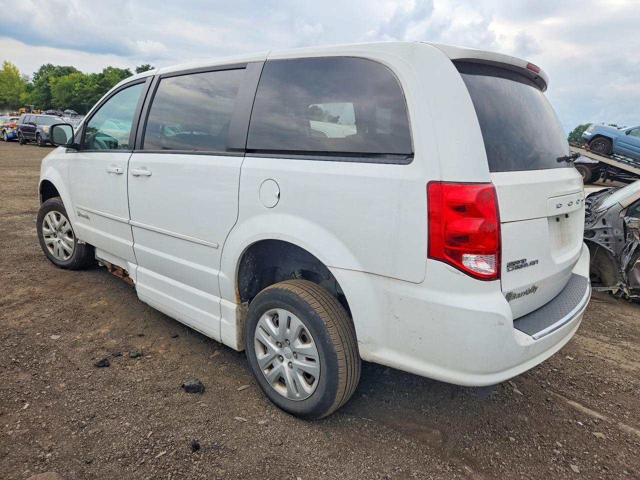 2017 DODGE GRAND CARAVAN SE — снимка 2