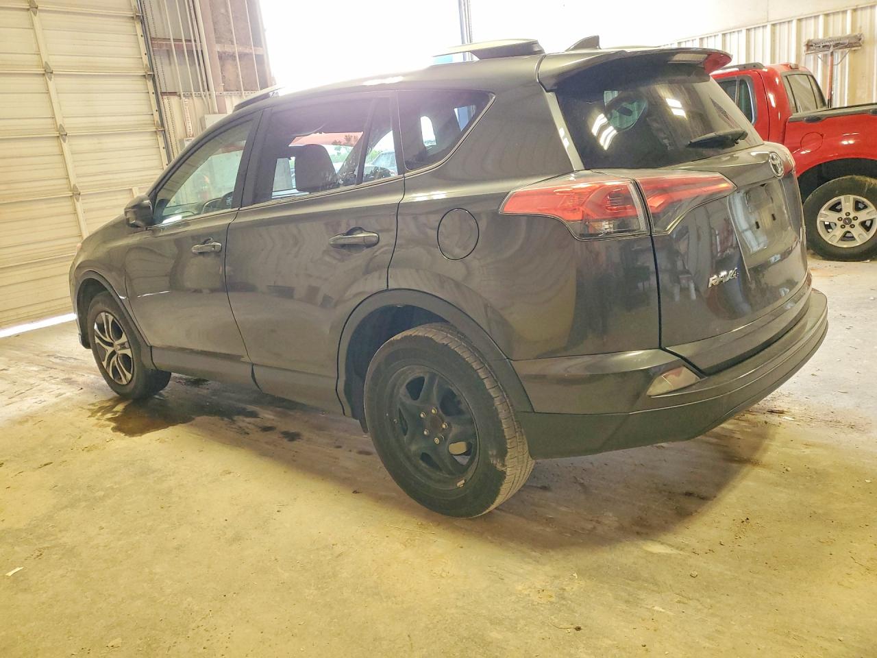 2018 TOYOTA RAV4 LE — снимка 2