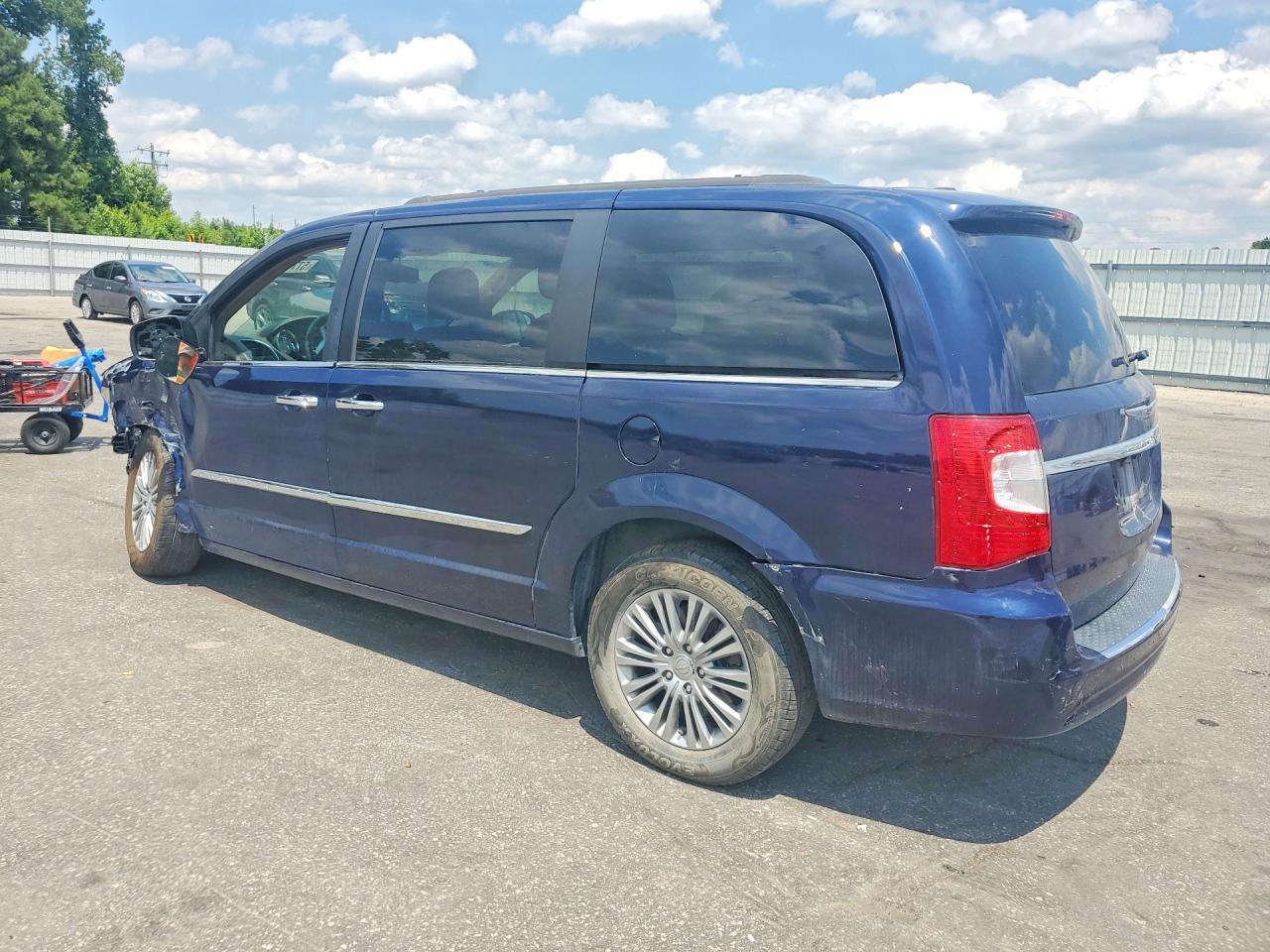 2015 CHRYSLER TOWN & COUNTRY TOURING L — снимка 2