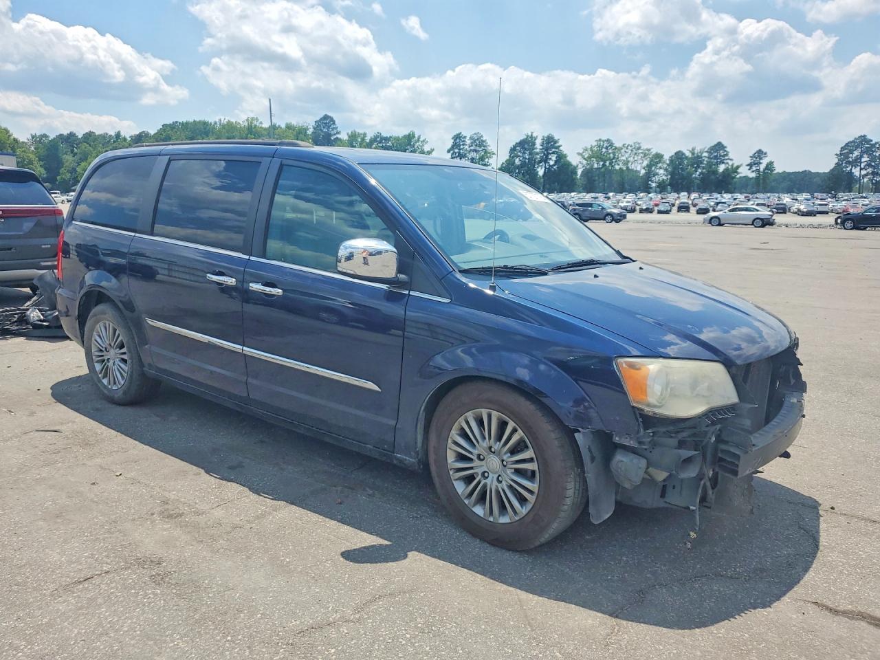 2015 CHRYSLER TOWN & COUNTRY TOURING L — снимка 4