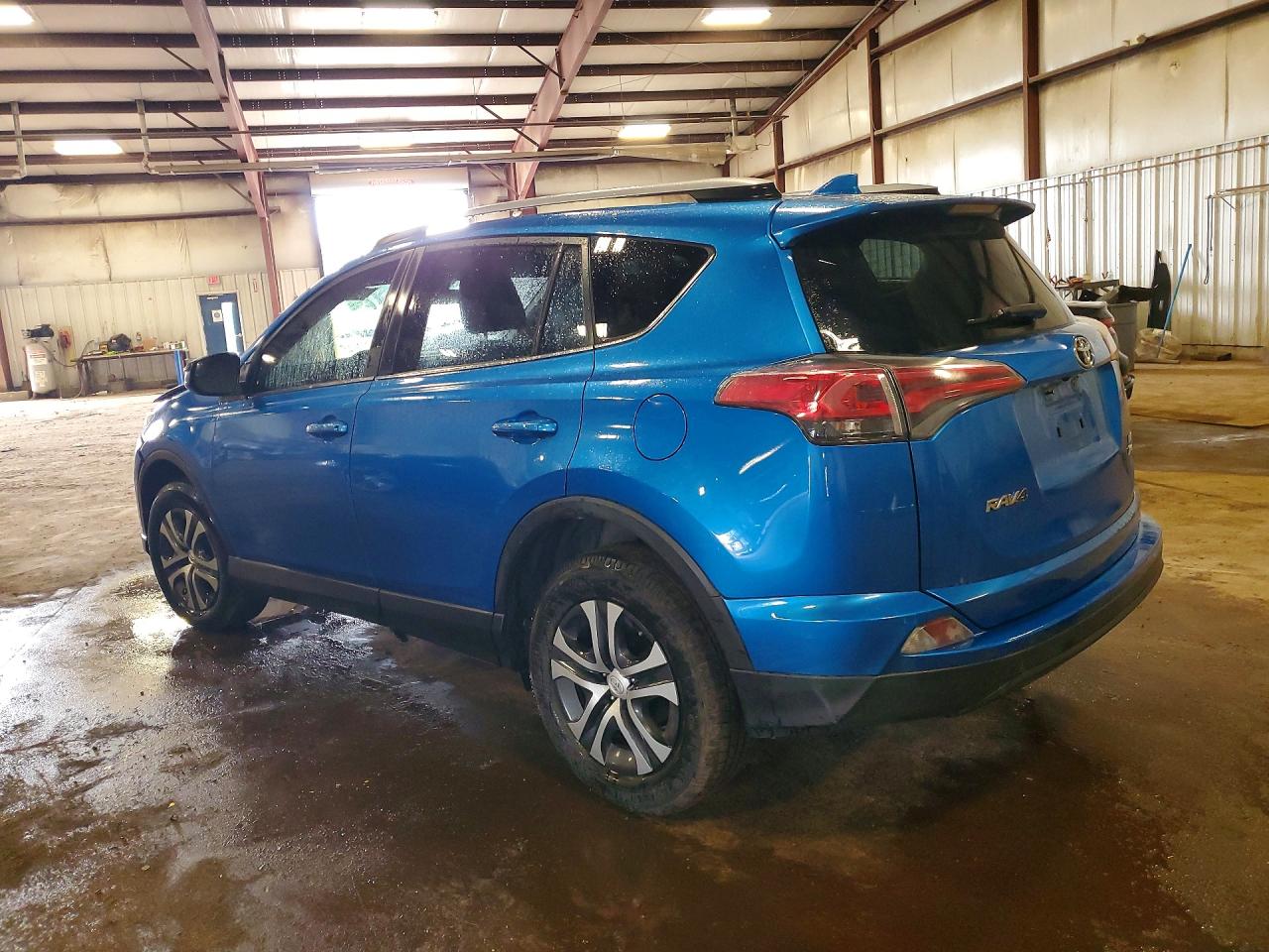 2017 TOYOTA RAV4 LE — снимка 2