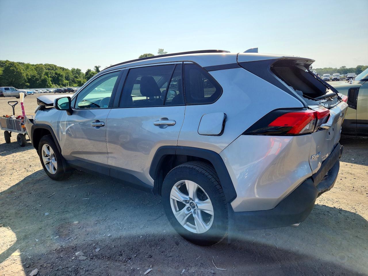 2021 TOYOTA RAV4 XLE — снимка 2