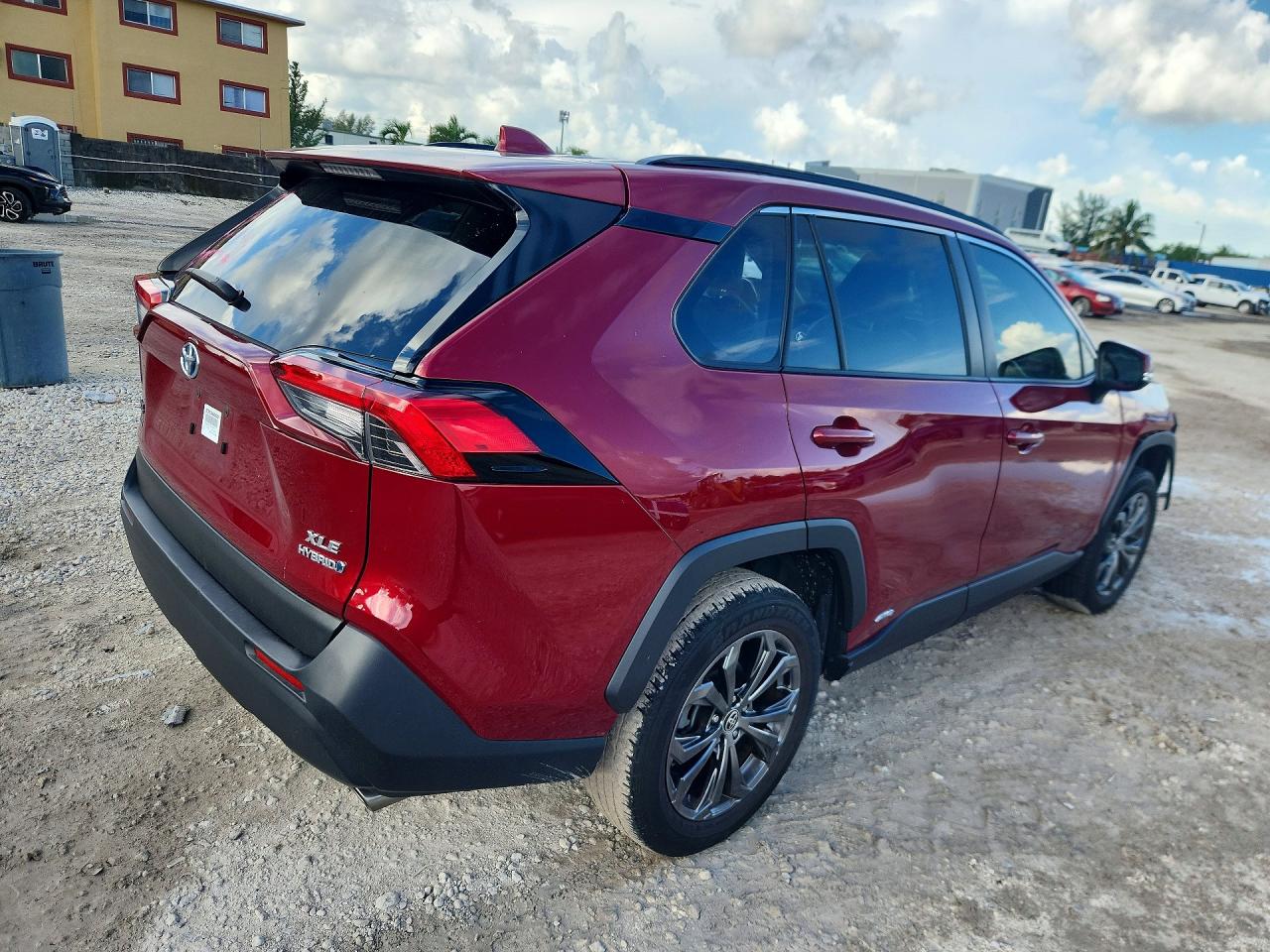 2023 TOYOTA RAV4 XLE PREMIUM — снимка 3