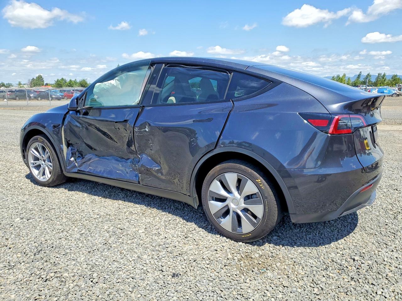 2024 TESLA MODEL Y — снимка 2