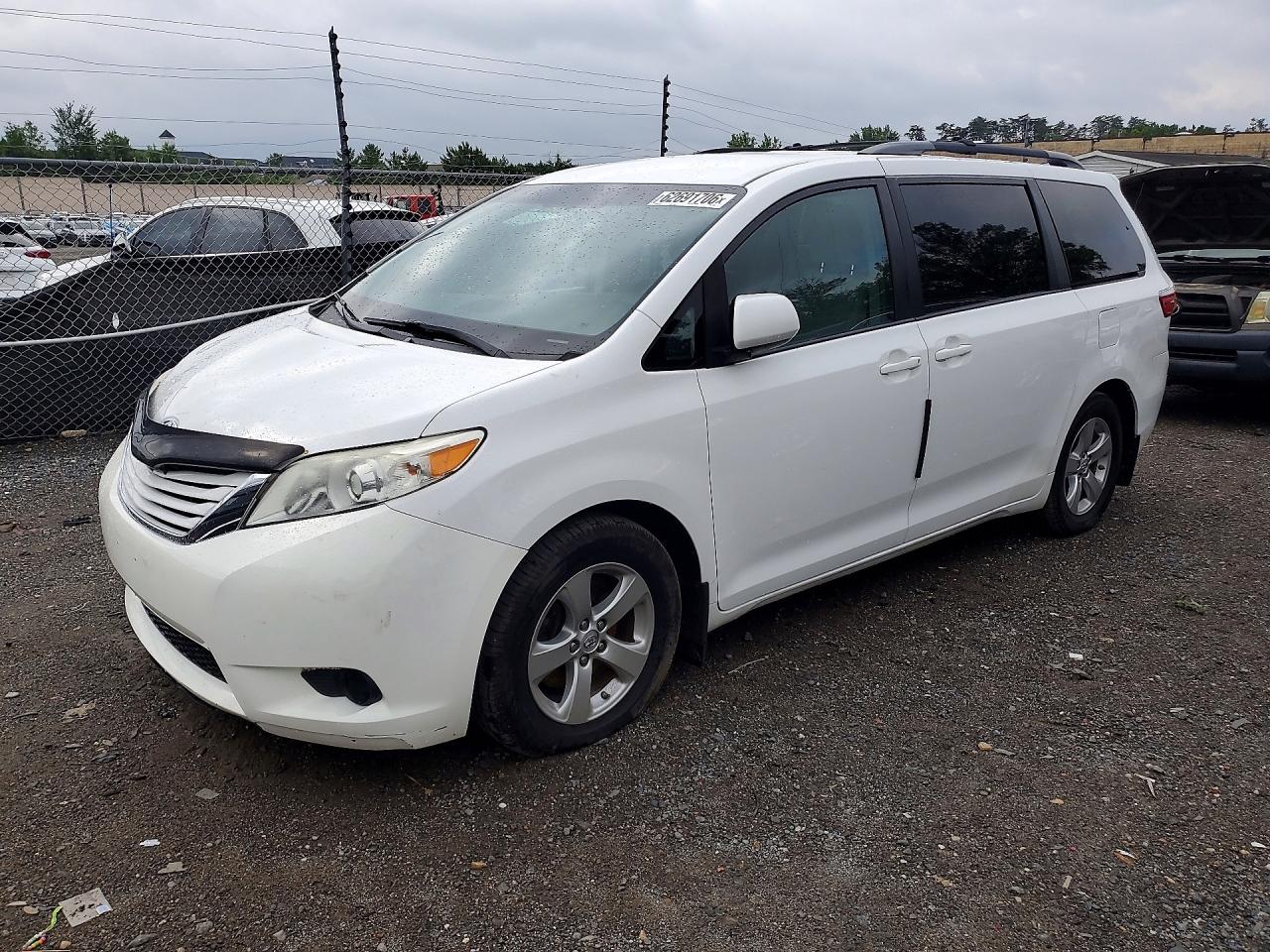 2016 TOYOTA SIENNA LE