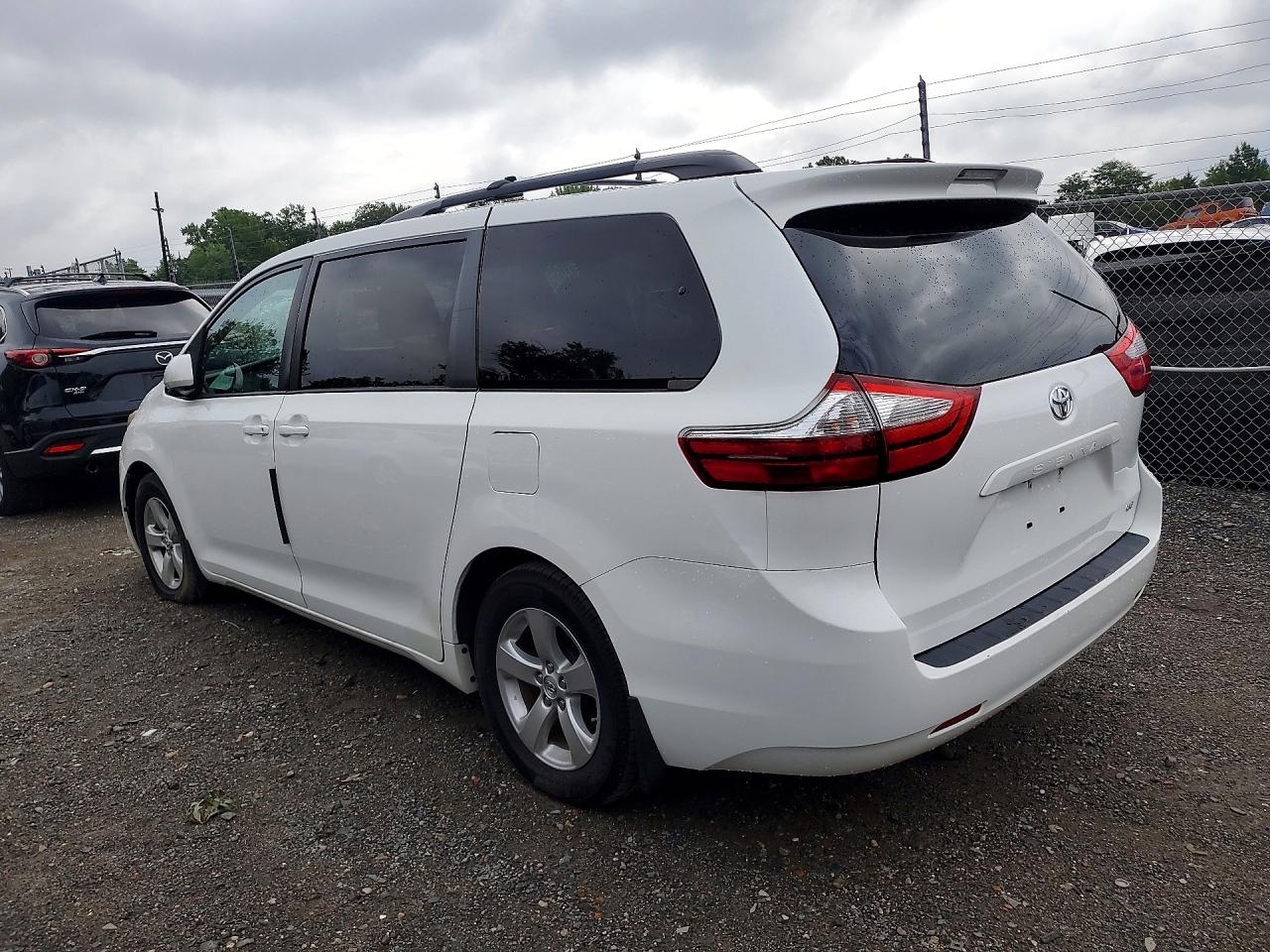 2016 TOYOTA SIENNA LE — снимка 2
