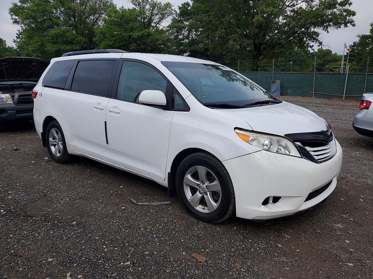 2016 TOYOTA SIENNA LE — снимка 4