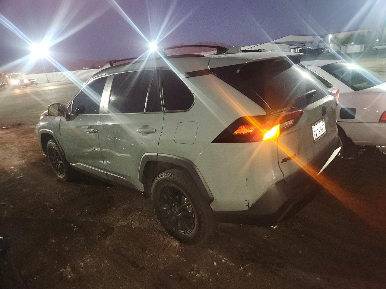 2021 TOYOTA RAV4 XLE — снимка 2