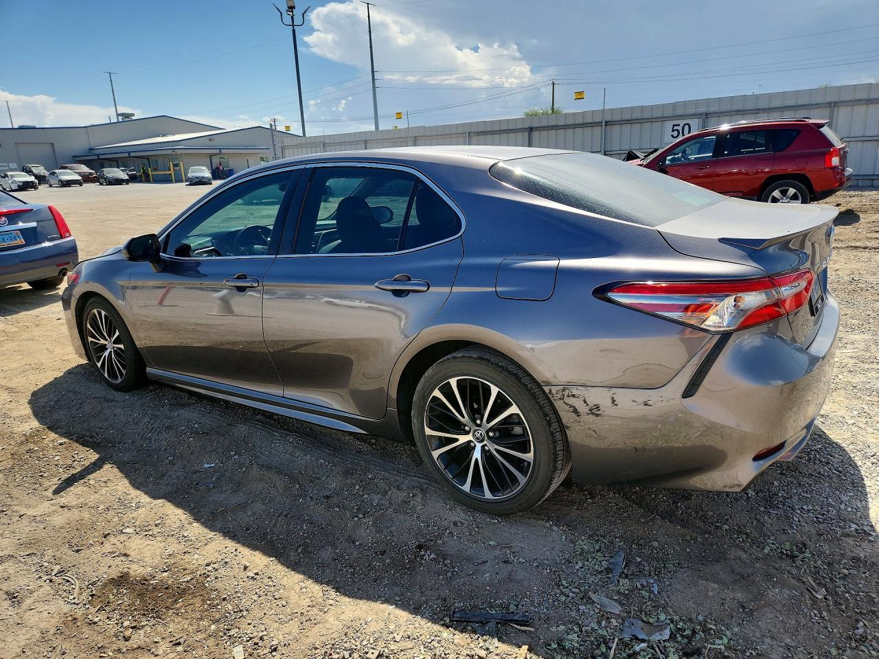 2018 TOYOTA CAMRY SE — снимка 2