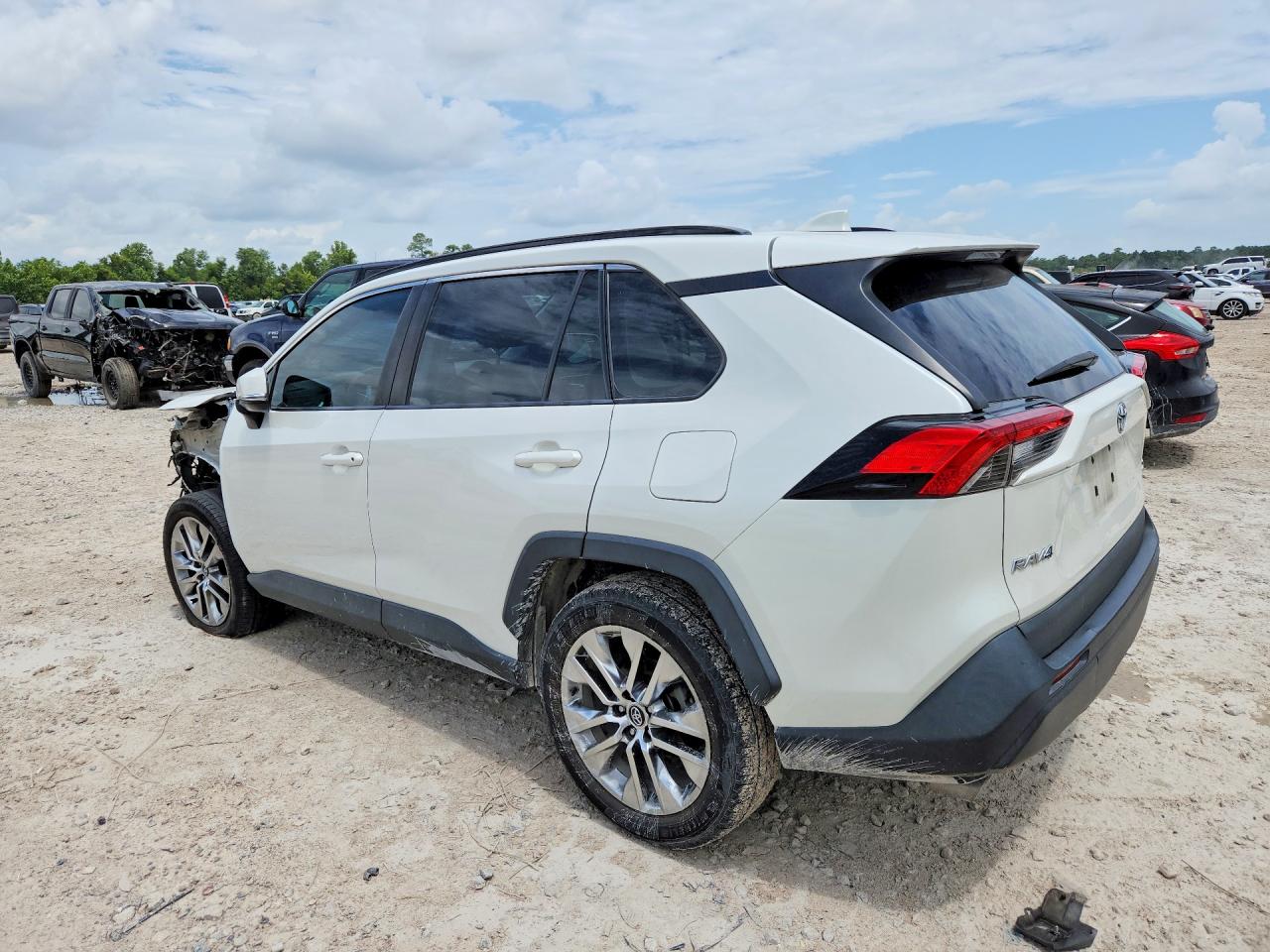 2021 TOYOTA RAV4 XLE PREMIUM — снимка 2