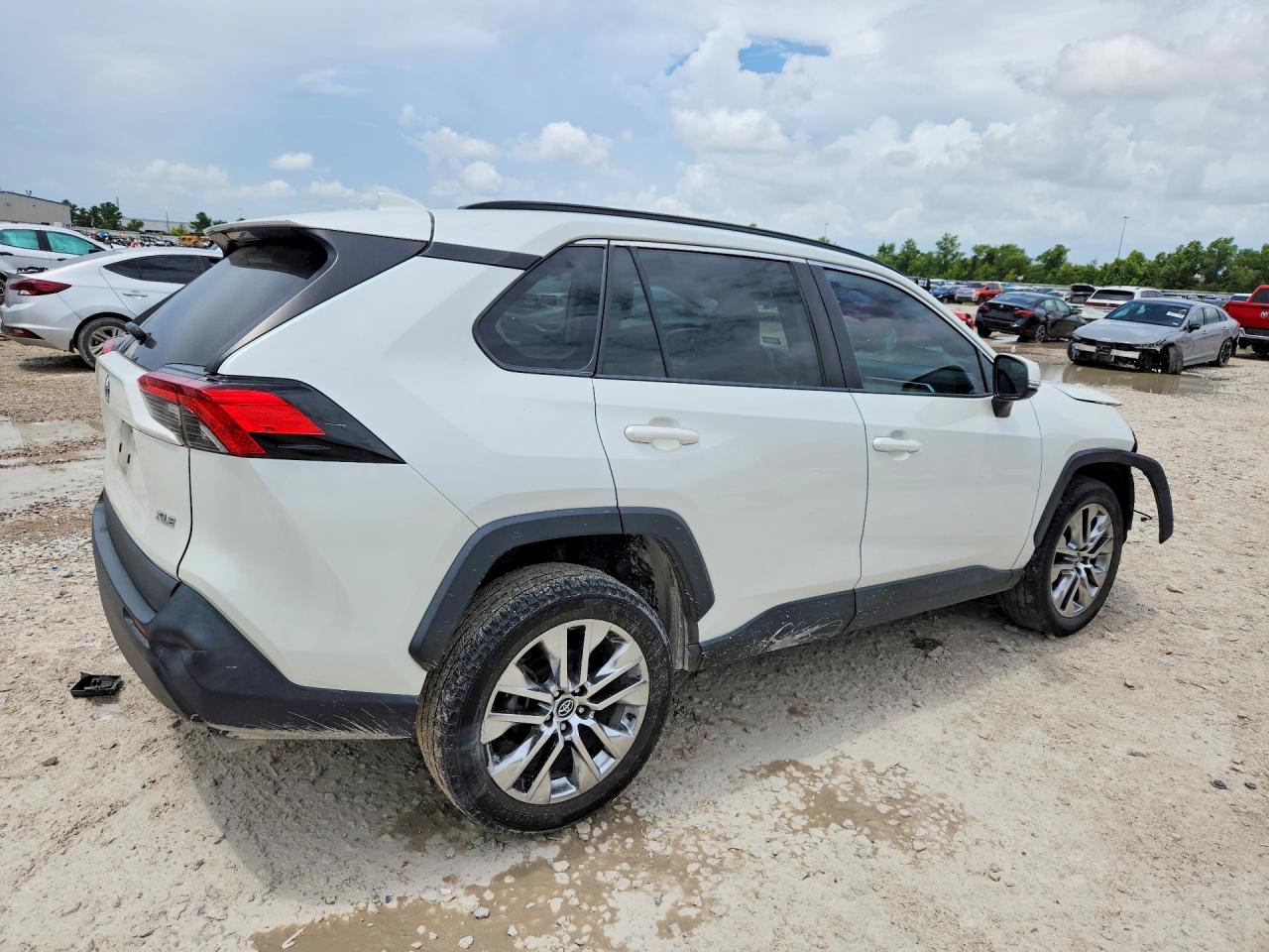 2021 TOYOTA RAV4 XLE PREMIUM — снимка 3