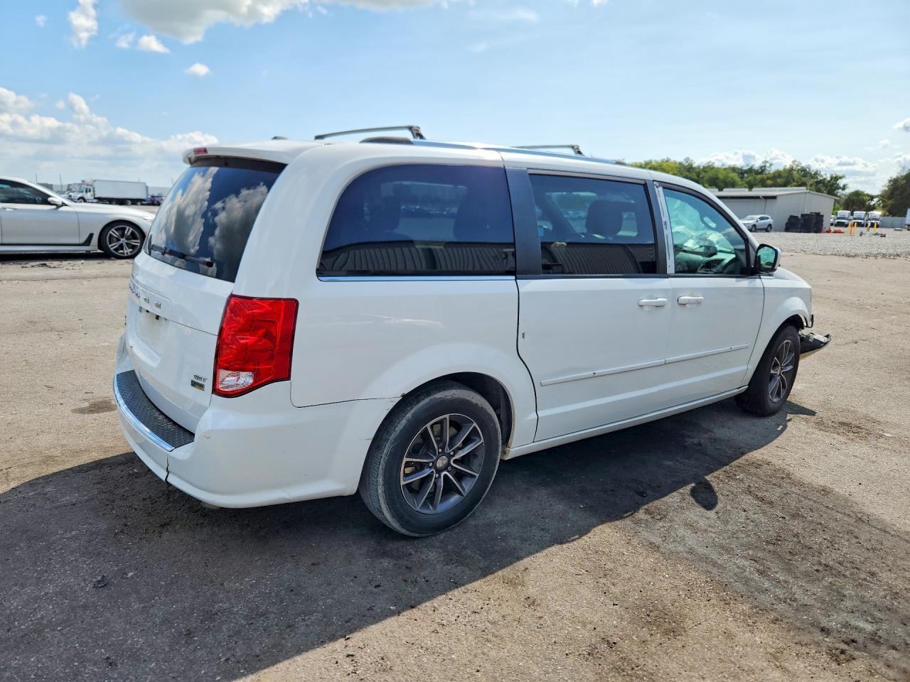 2017 DODGE GRAND CARAVAN SXT — снимка 3