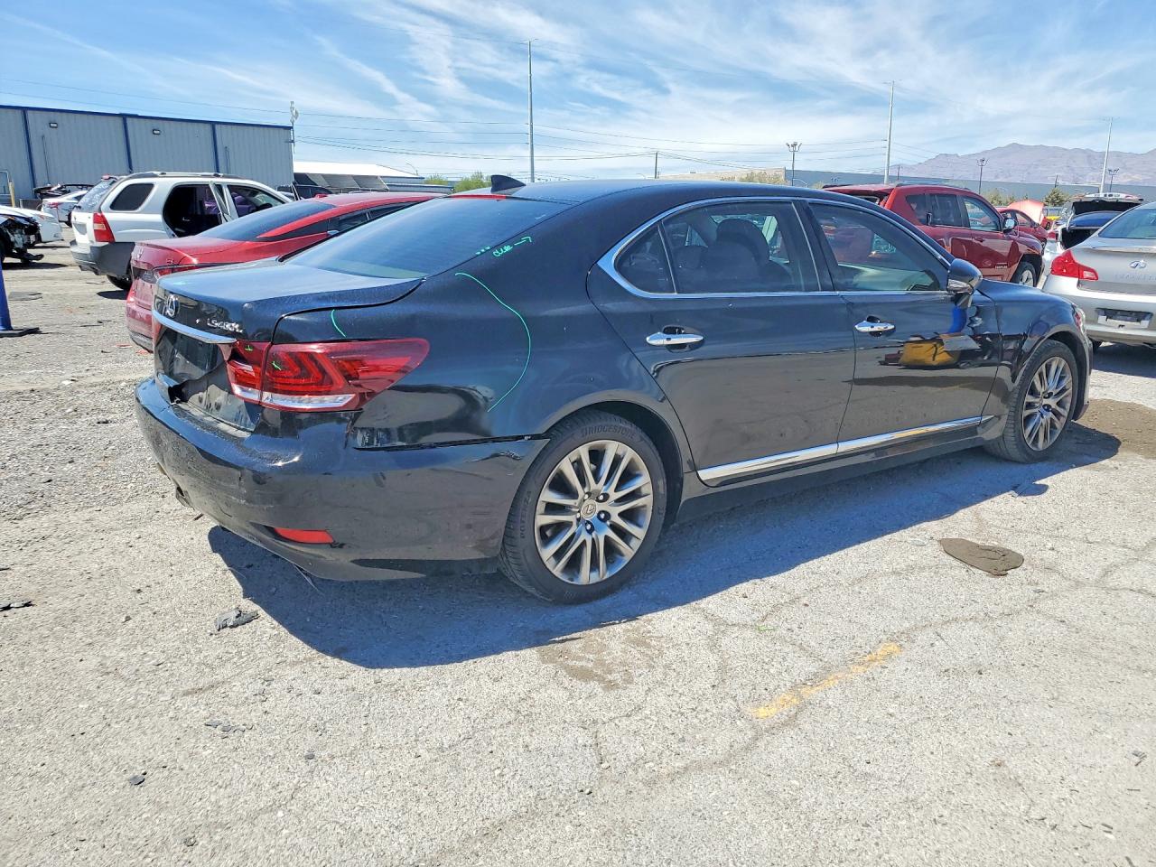 2016 LEXUS LS 460L — снимка 3