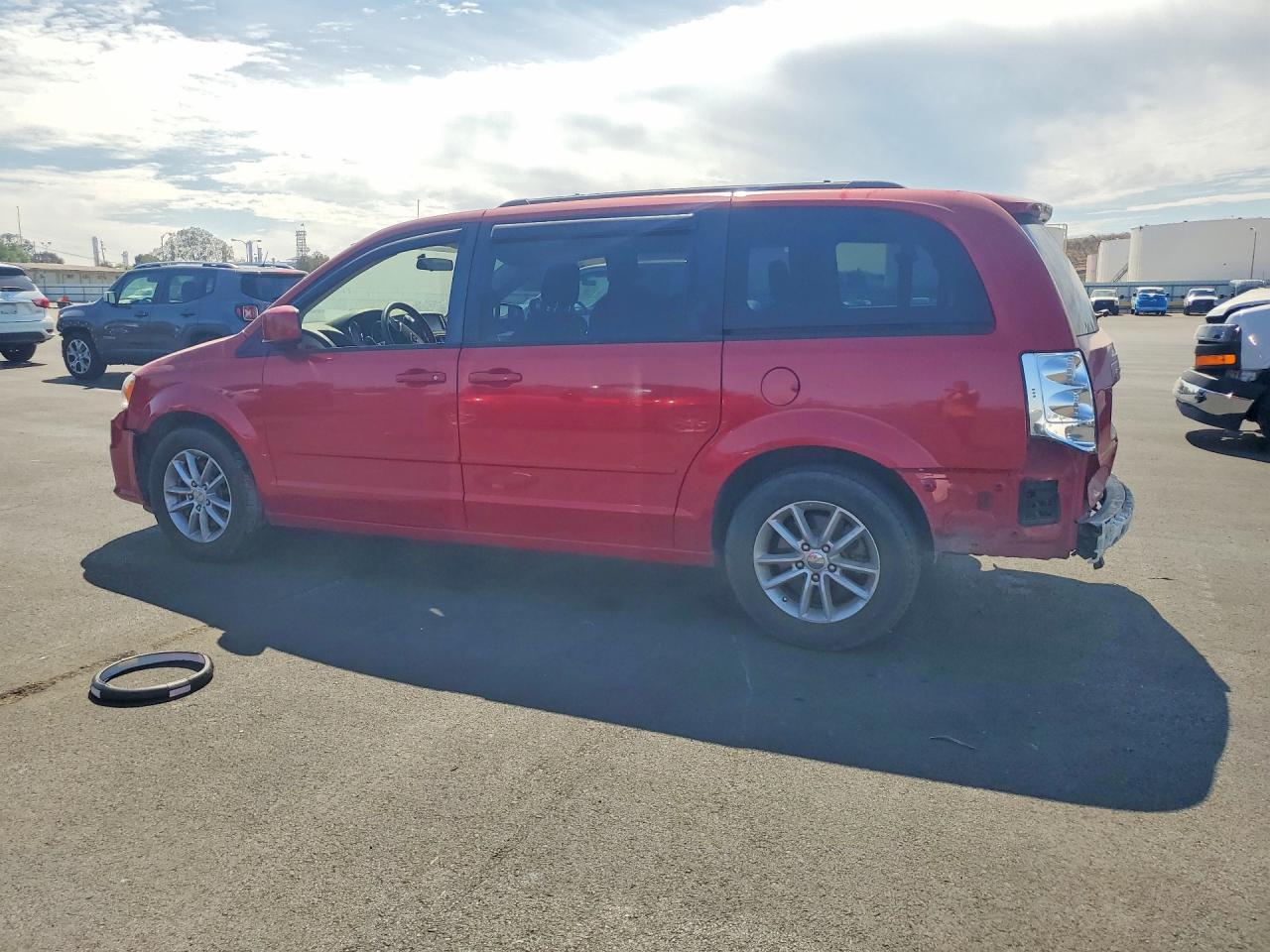 2015 DODGE GRAND CARAVAN SXT — снимка 2