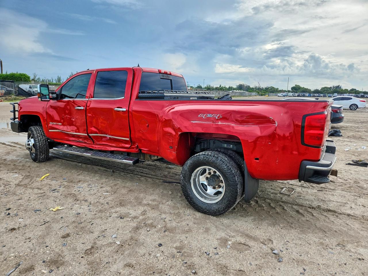 2015 CHEVROLET SILVERADO K3500 LTZ — снимка 2
