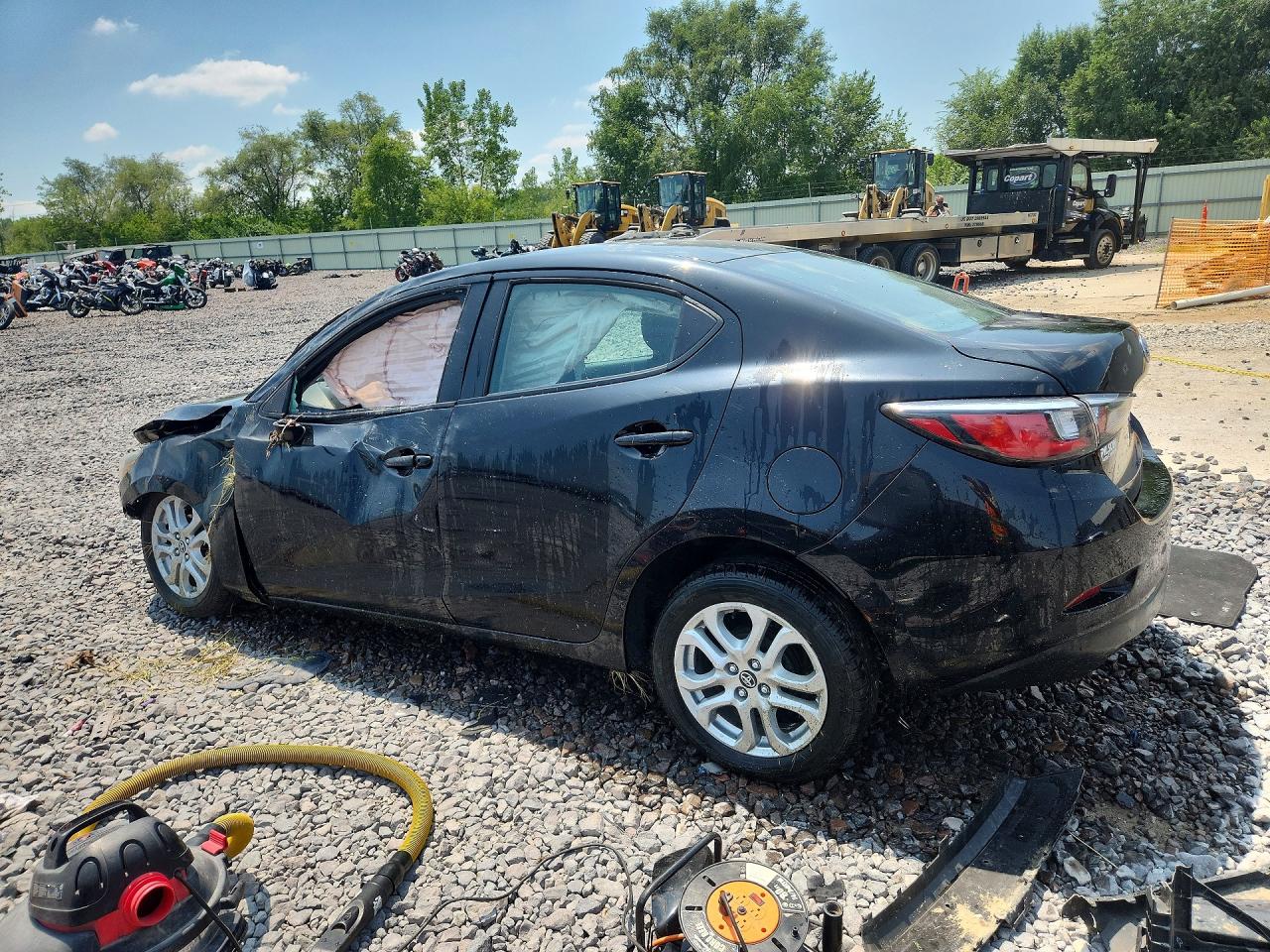 2017 TOYOTA YARIS IA BASE — снимка 2