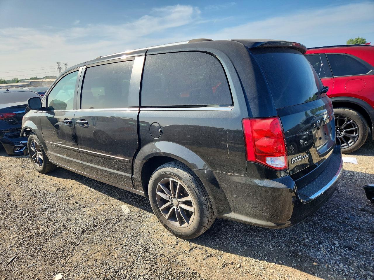 2017 DODGE GRAND CARAVAN SXT — снимка 2