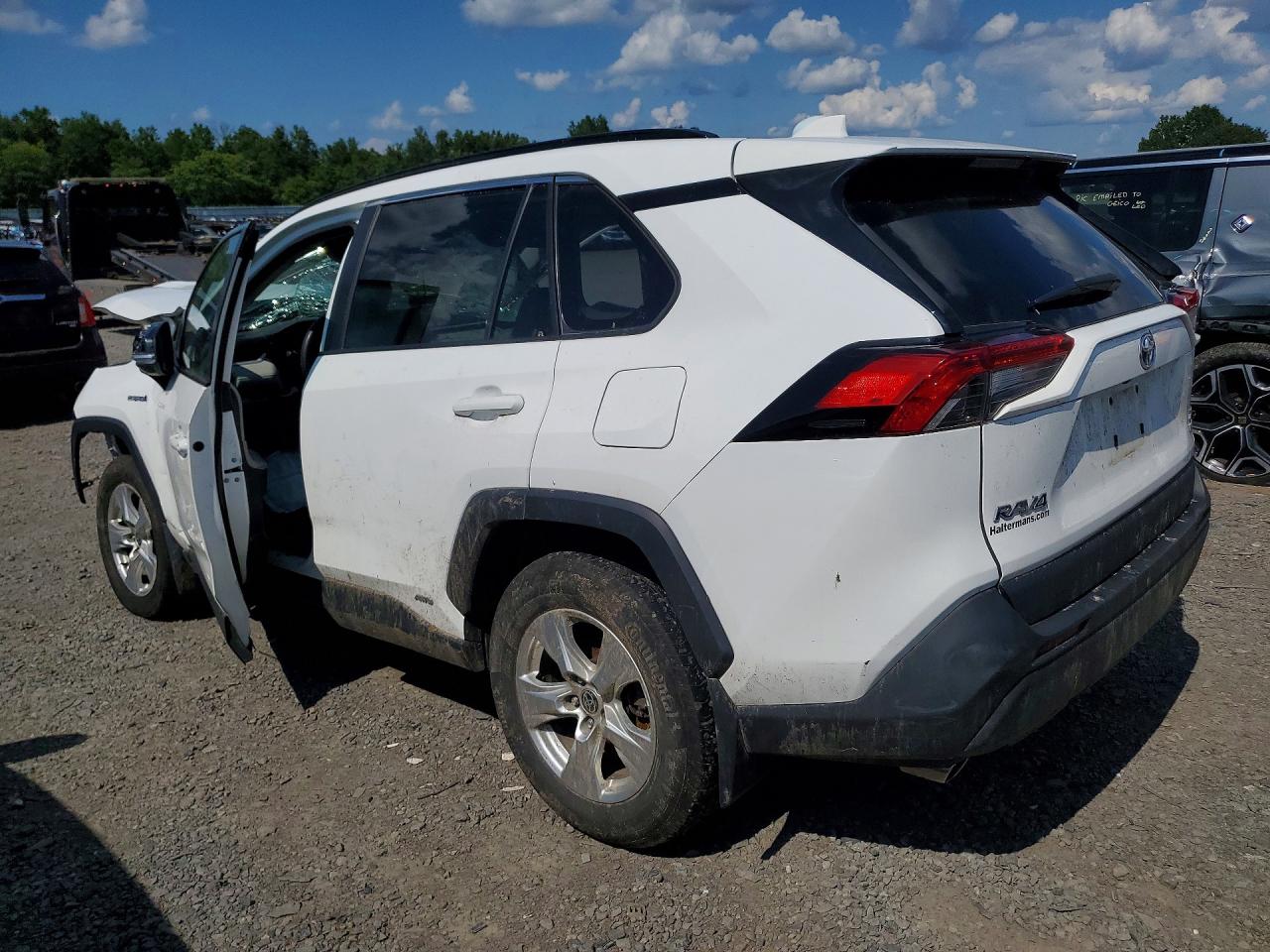 2021 TOYOTA RAV4 XLE — снимка 2