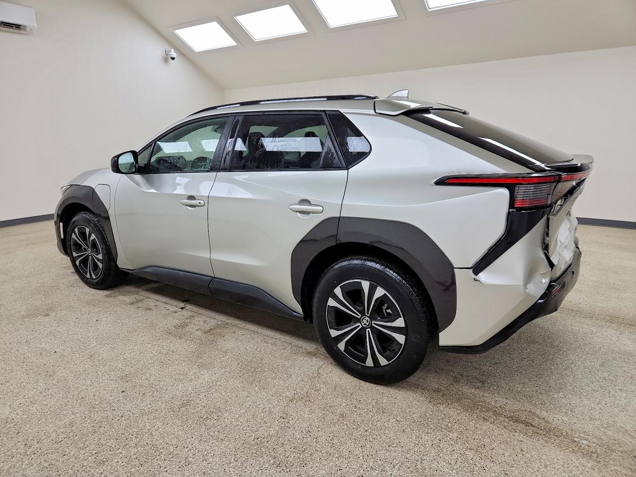2023 TOYOTA BZ4X XLE — снимка 2