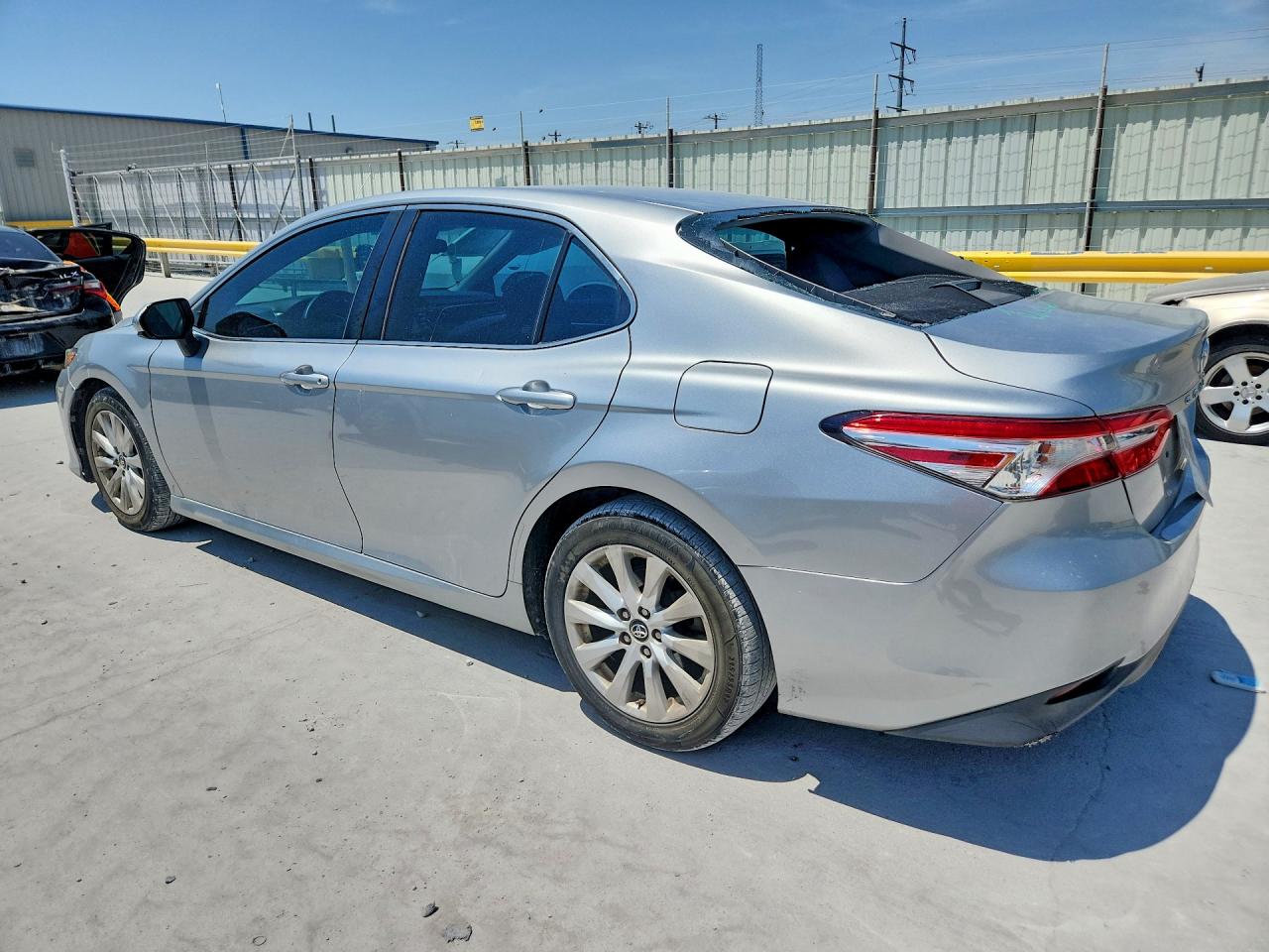 2018 TOYOTA CAMRY LE — снимка 2
