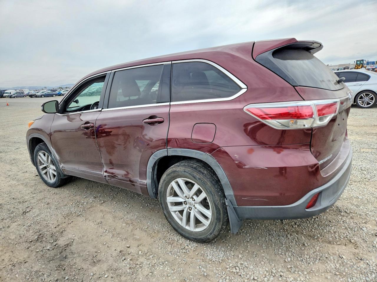 2015 TOYOTA HIGHLANDER LE — снимка 2