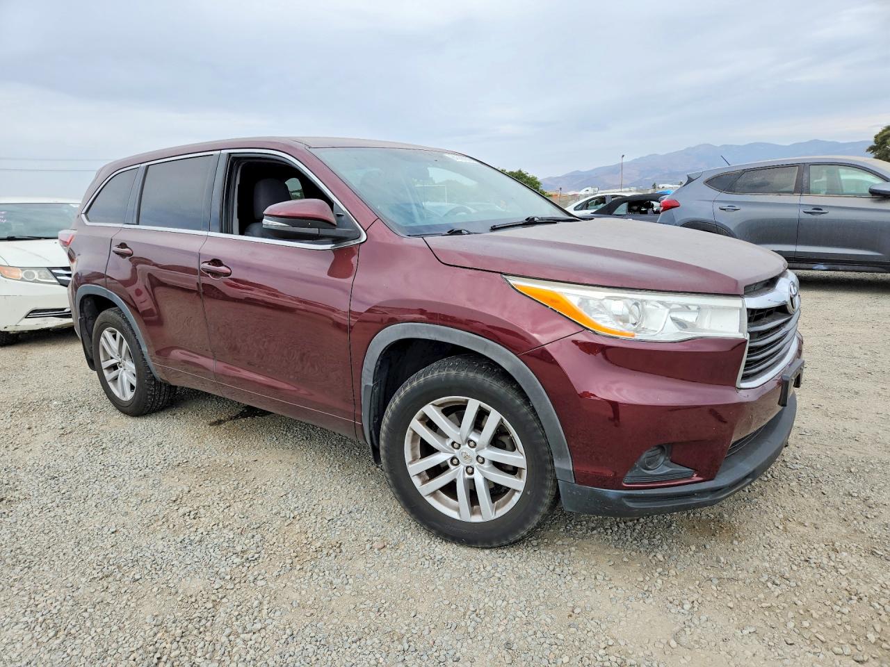 2015 TOYOTA HIGHLANDER LE — снимка 4