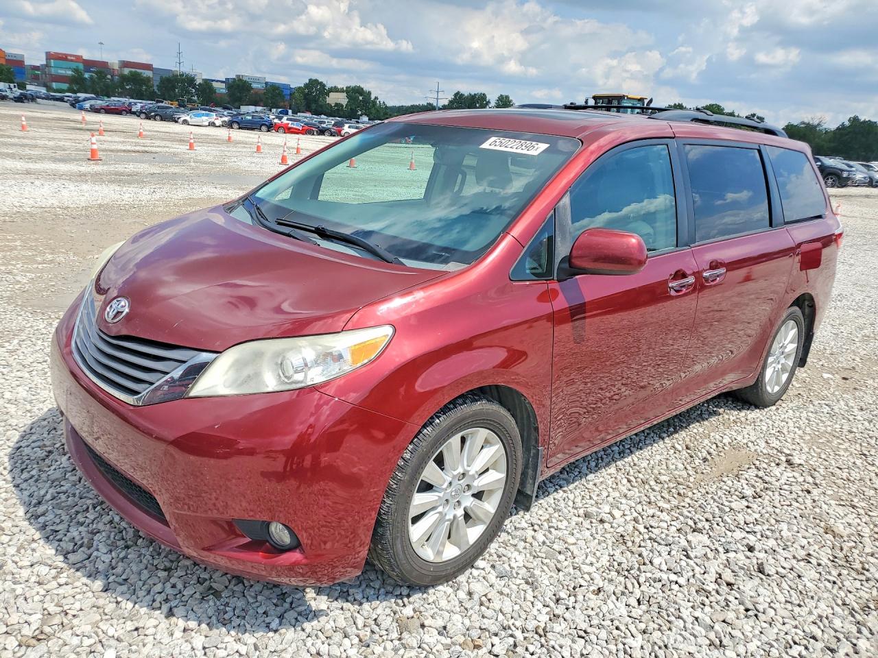 2015 TOYOTA SIENNA XLE 7-PASSENGER