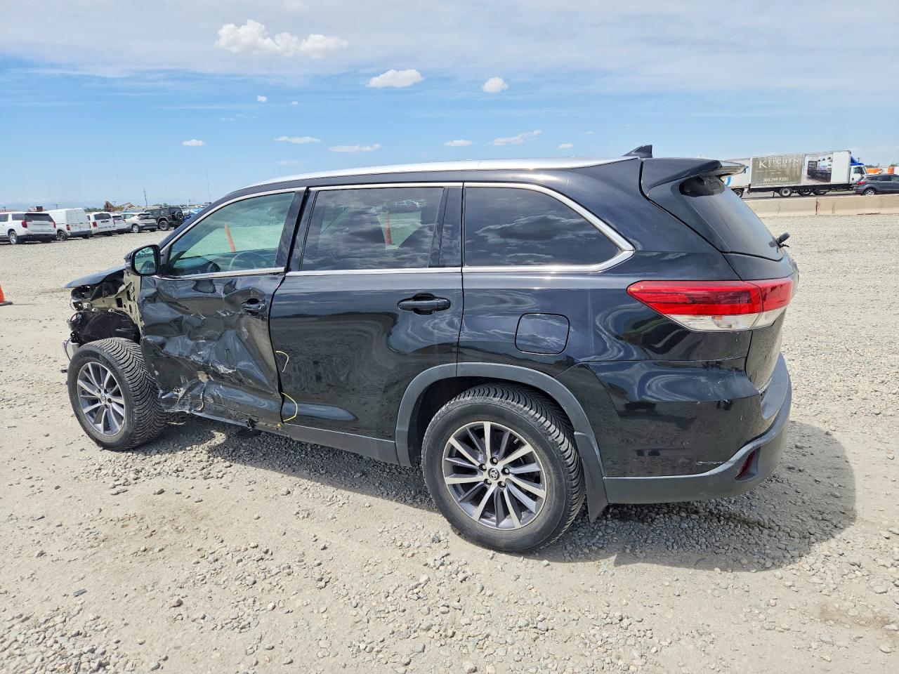 2019 TOYOTA HIGHLANDER XLE — снимка 2