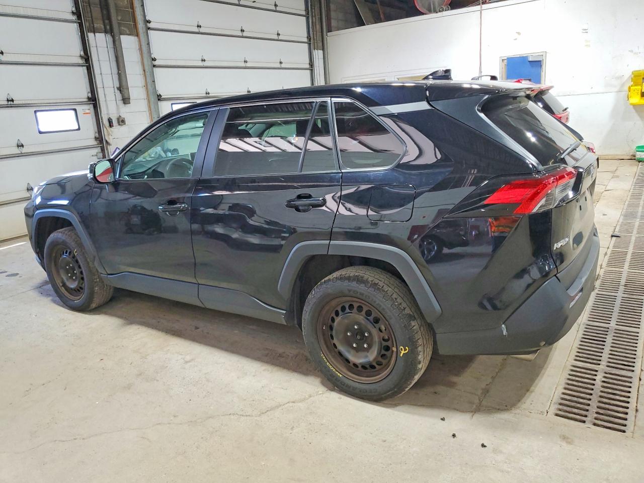 2024 TOYOTA RAV4 LE — снимка 2