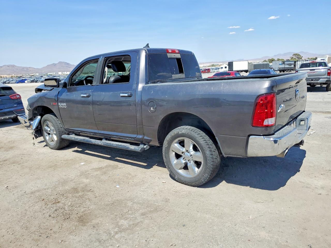 2016 RAM 1500 SLT — снимка 2