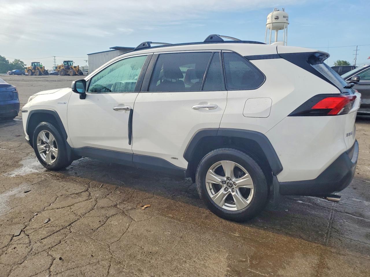 2021 TOYOTA RAV4 LE — снимка 2