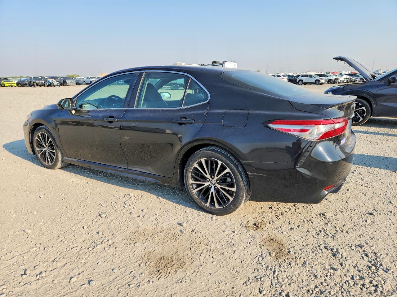 2018 TOYOTA CAMRY SE — снимка 2