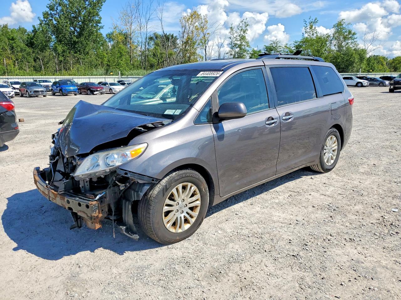 2015 TOYOTA SIENNA XLE 8-PASSENGER