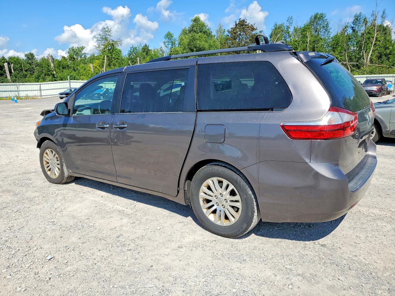 2015 TOYOTA SIENNA XLE 8-PASSENGER — снимка 2