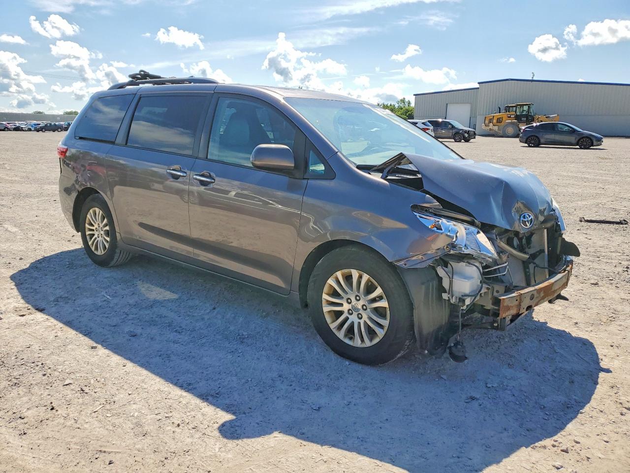 2015 TOYOTA SIENNA XLE 8-PASSENGER — снимка 4