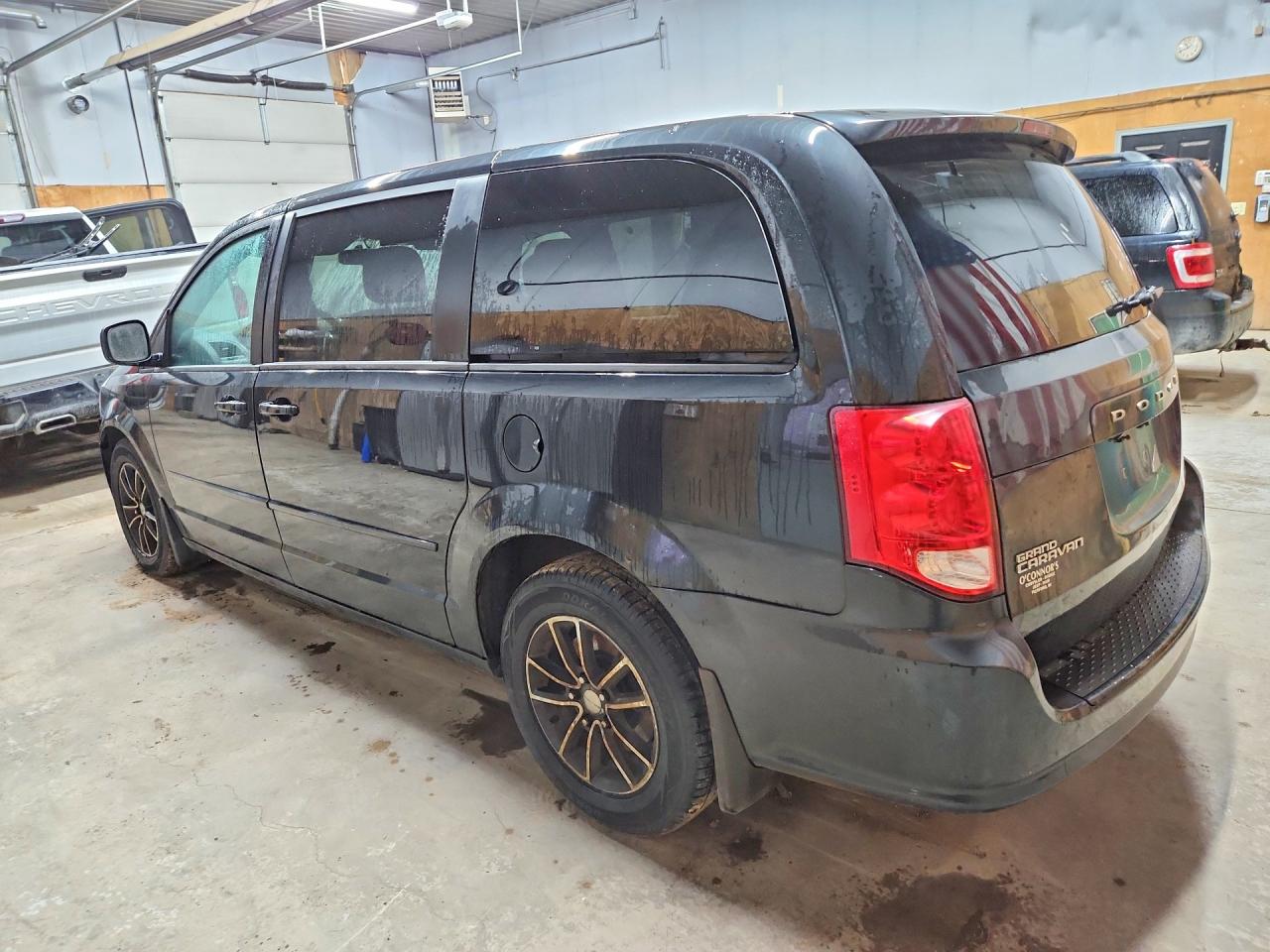 2015 DODGE GRAND CARAVAN SE — снимка 2