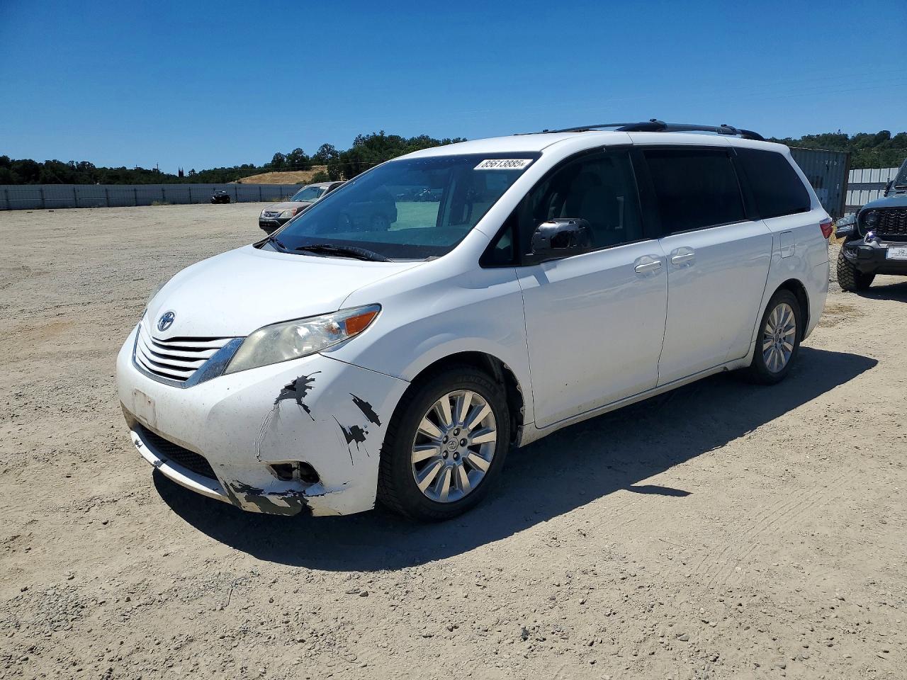 2015 TOYOTA SIENNA LE