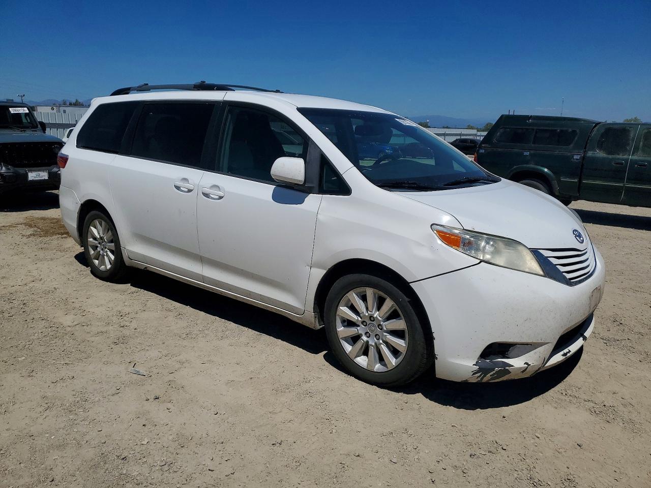2015 TOYOTA SIENNA LE — снимка 4