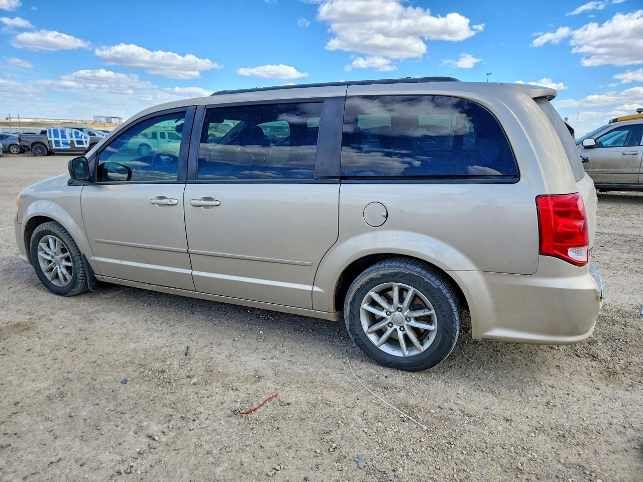 2015 DODGE GRAND CARAVAN SE — снимка 2