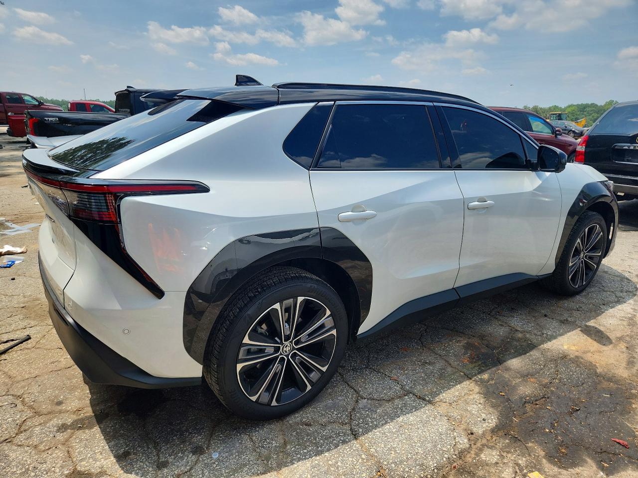2024 TOYOTA BZ4X LIMITED — снимка 3