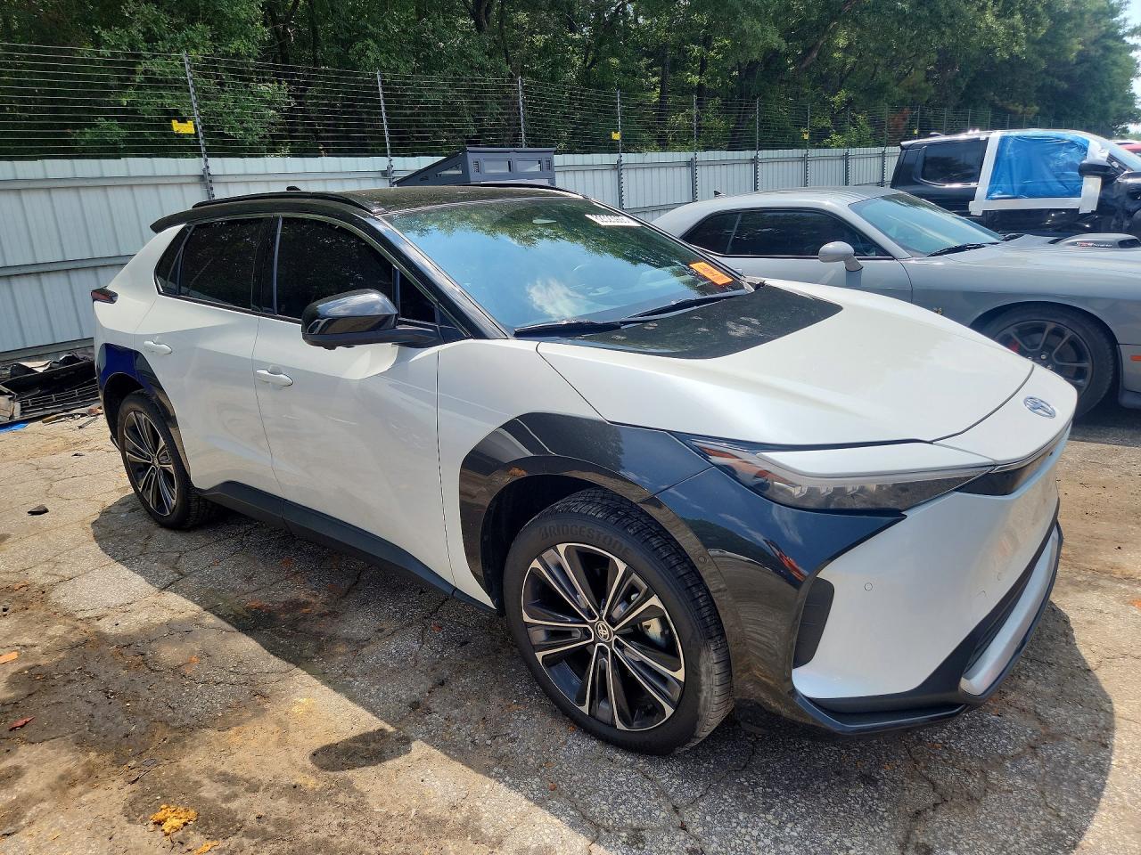 2024 TOYOTA BZ4X LIMITED — снимка 4