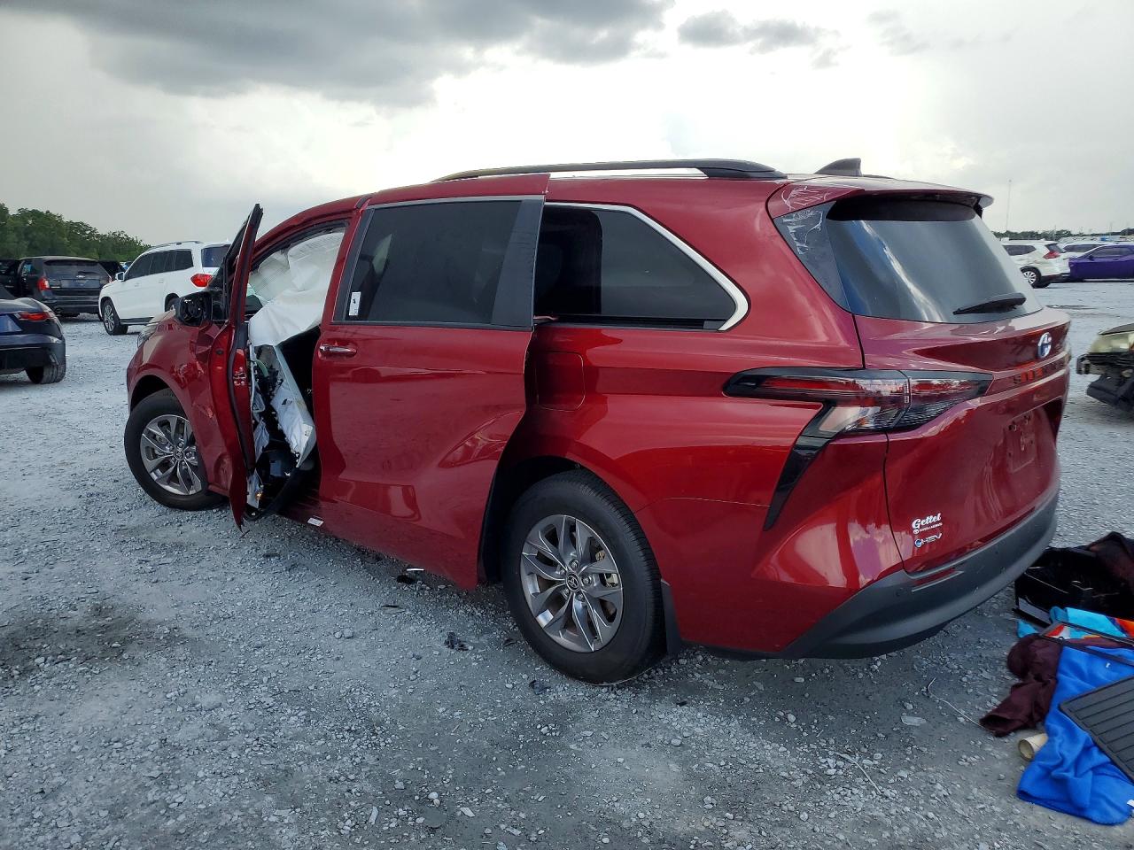 2025 TOYOTA SIENNA XLE 8-PASSENGER — снимка 2
