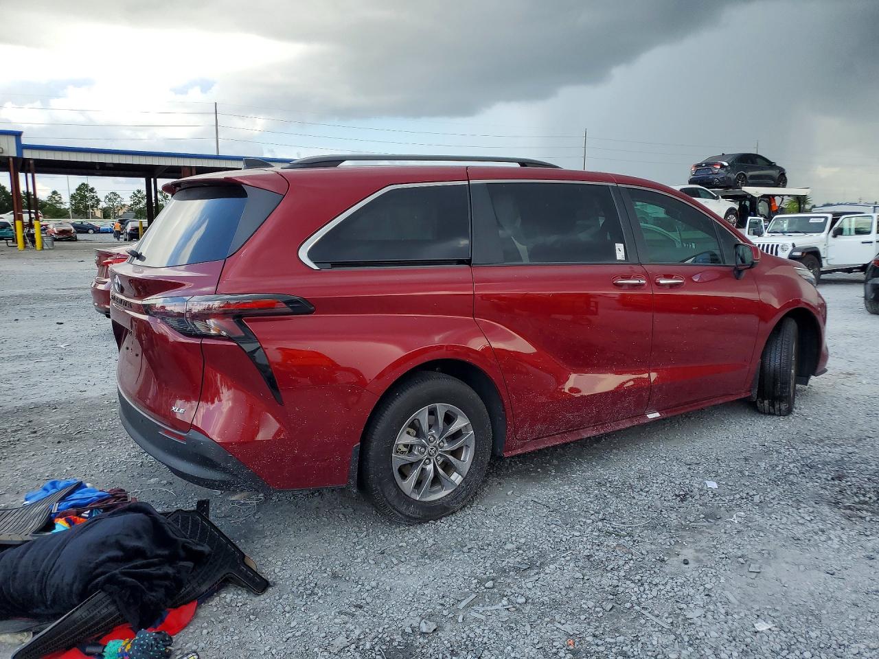 2025 TOYOTA SIENNA XLE 8-PASSENGER — снимка 3