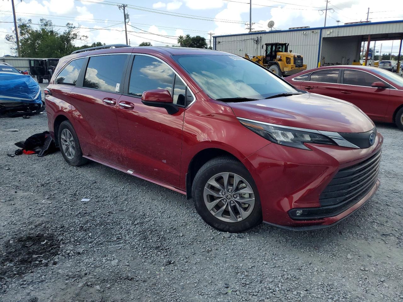 2025 TOYOTA SIENNA XLE 8-PASSENGER — снимка 4