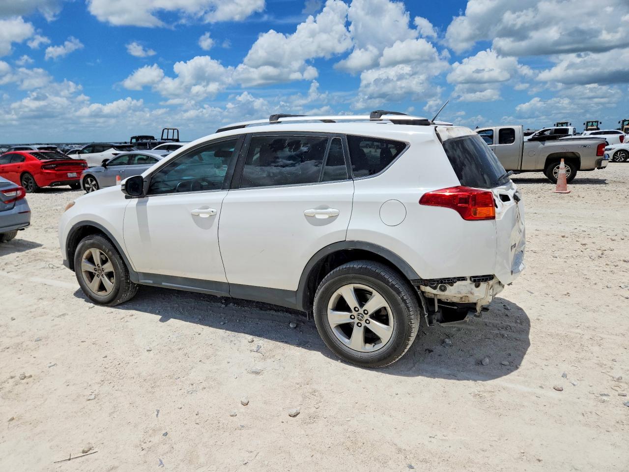 2015 TOYOTA RAV4 XLE — снимка 2