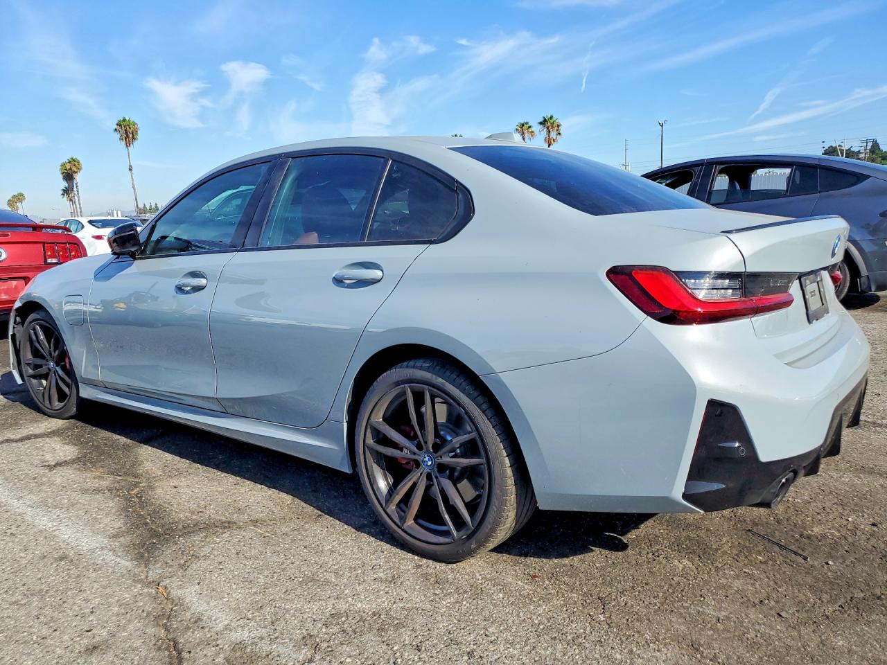 2024 BMW 330E — снимка 2