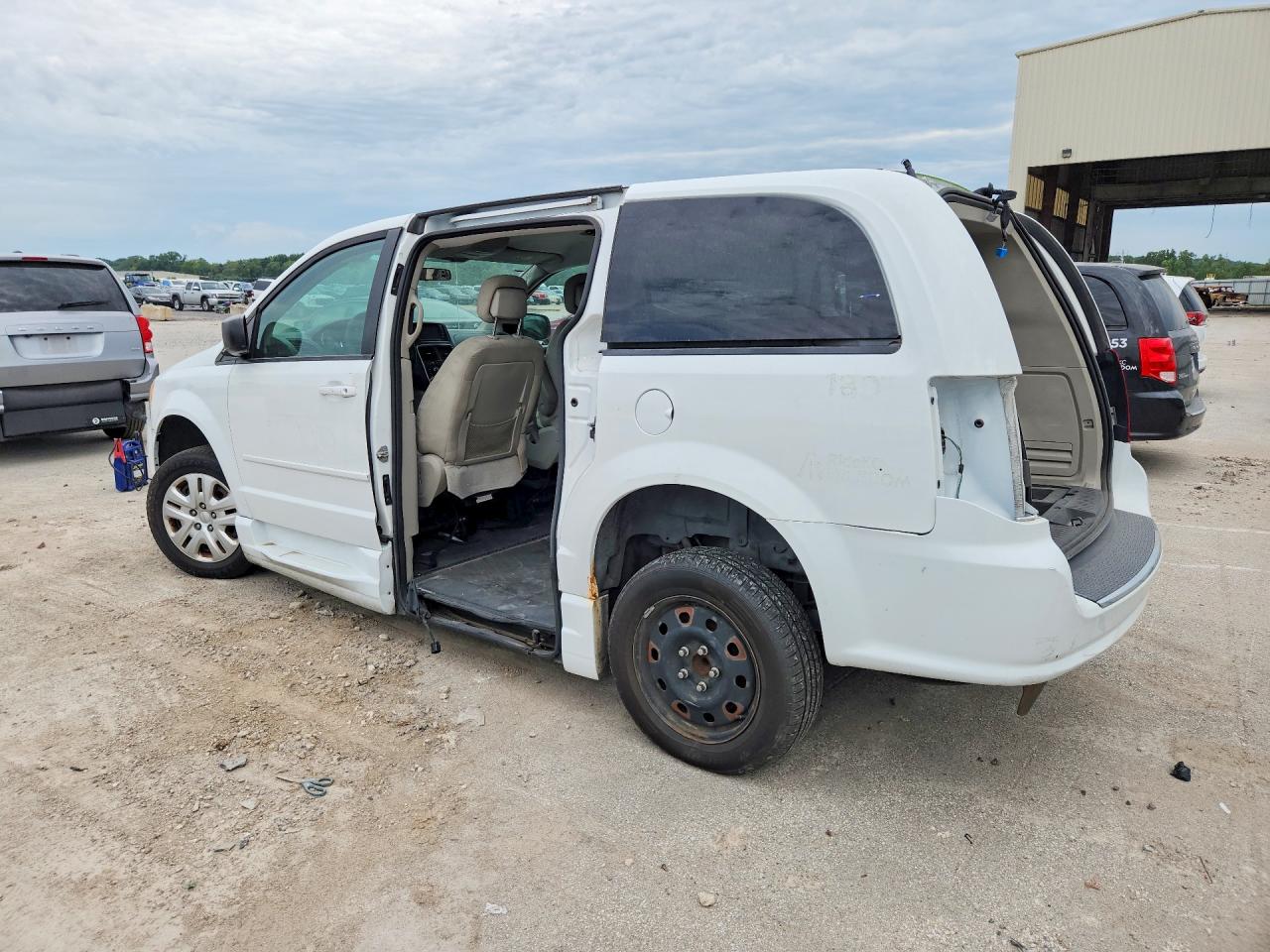 2017 DODGE GRAND CARAVAN SE — снимка 2