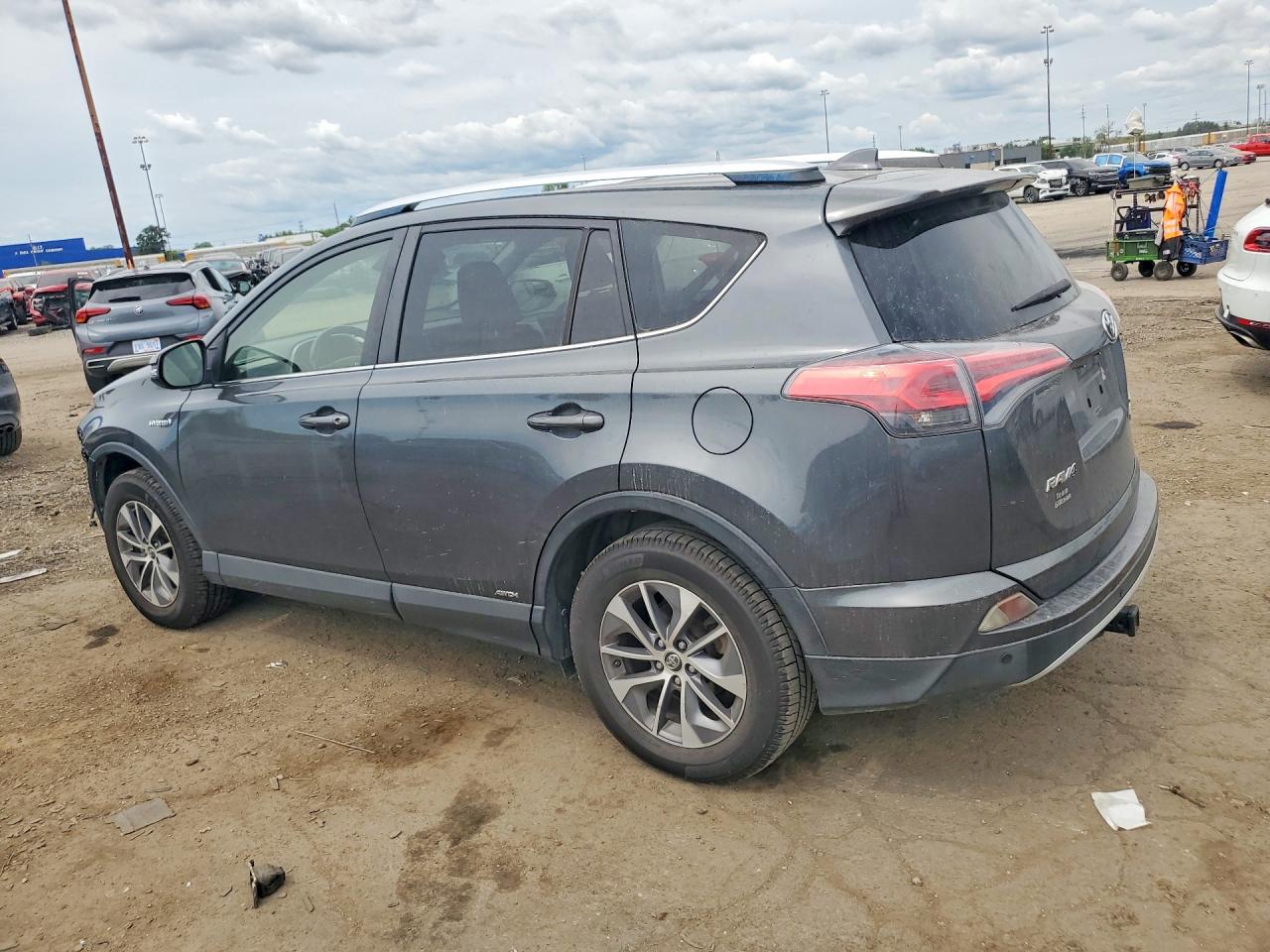 2016 TOYOTA RAV4 HV XLE — снимка 2