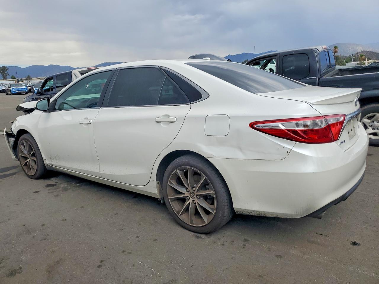 2017 TOYOTA CAMRY XSE V6 — снимка 2